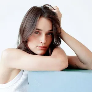 Profil Kate Harrison, Istri Artis Cantik Chloe Grace Moretz