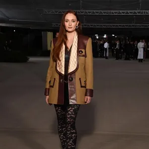Sophie Turner bo upodobila Laro Croft v novi seriji 'Tomb Raider'