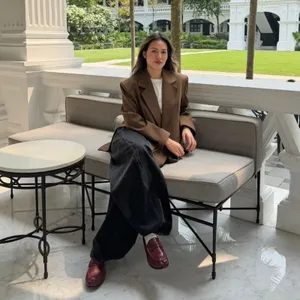Raisa Unggah Selfie dengan Seorang Pria, Go Public?