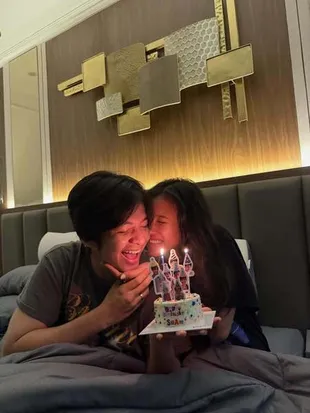 7 Potret Angga Yunanda Rayakan Ultah Bersama Shenina Cinnamon, Romantis Banget