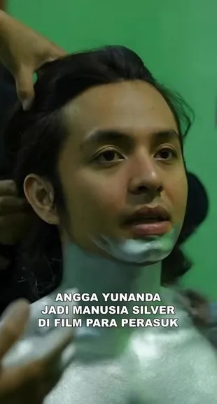7 Potret Angga Yunanda Totalitas Jadi Manusia Silver untuk Film PARA PERASUK