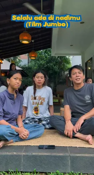 7 Potret Ariel NOAH Cover Lagu Bareng Ponakan saat Acara Kumpul Keluarga, Ngemong Banget