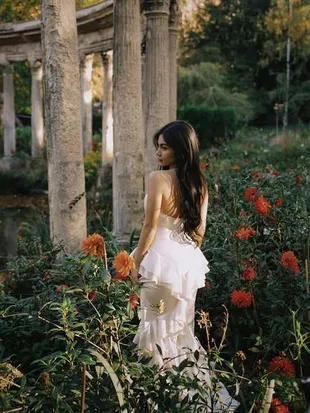 7 Potret Ariel Tatum di Photoshoot Terbaru, Tampil Menawan dalam Konsep Klasik