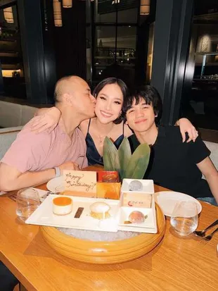 7 Potret Cantik BCL Ultah ke-43, Private Dinner Bareng Suami dan Anak