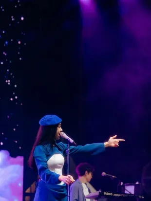 7 Potret Cantik Lyodra dengan Busana Serba Biru Elektrik, Pesonanya Memancar Bikin Terpukau