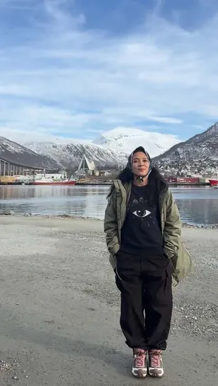 7 Potret Dea Ananda Liburan ke Tromso Norwegia, Berenang di Laut Arctic yang Beku