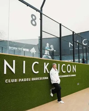 7 Potret Gading Marten Asyik Main Padel di Barcelona, Belum Bisa Pulang ke Indonesia 