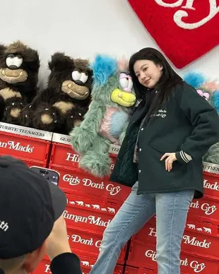 7 Potret Go Yoon Jung dengan Berbagai Gaya Busana, dari Kasual Hingga Glamor