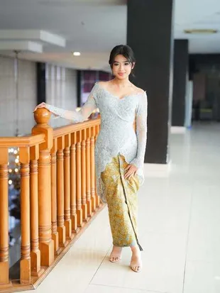 7 Potret Graduation Aqeela Calista, Raih Penghargaan Siswa Terbaik Bidang Minat dan Bakat