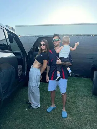 7 Potret Hailey Bieber di Coachella, Tampak Seru - Dampingi Justin Sounccheck