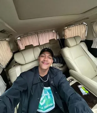 7 Potret Hasan Toys yang Dikabarkan Dekat dengan Ria Ricis, Sempat Kondangan Bareng