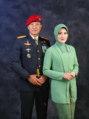 7 Potret Juliana Moechtar Jadi Ibu Persit, Tampil Adem Dampingi Suami TNI