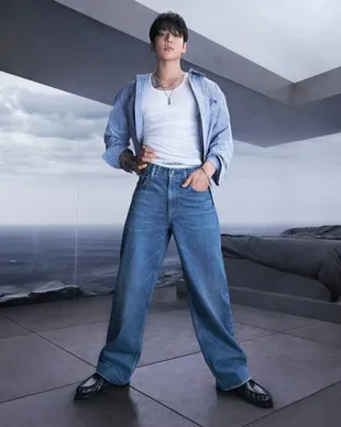 7 Potret Jungkook di Pemotretan Terbaru dengan Calvin Klein, Pancarkan Aura Berani