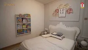 7 Potret Kamar Anak di Rumah Fitri Tropica, Desain Minimalis - Ada Perpustakaan Mini