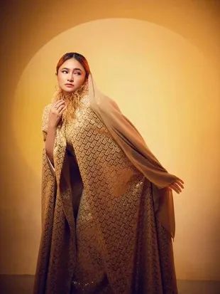 7 Potret Marshanda Edisi Lebaran, Tampil Kompak dengan Sienna - Sama-Sama Cantik