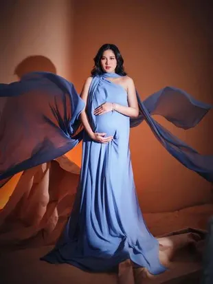 7 Potret Ochi Rosdiana Maternity Shoot Bareng Suami Jelang Kelahiran Anak Pertama