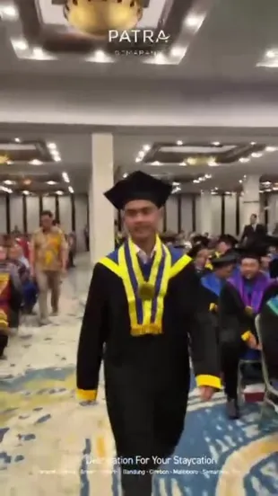 7 Potret Pratama Arhan Wisuda Sarjana, Sosok Kekasih Ikut Temani