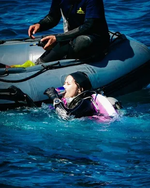 7 Potret Prilly Latuconsina Ikuti Kompetisi Cliff Diving, Sulit dan Penuh Tantangan Tapi Seru