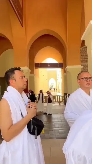 7 Potret Raffi Ahmad Jalani Ibadah Haji Kedua dengan Khusyuk, Bersyukur Bisa Berjalan Lancar