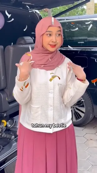 7 Potret Ria Ricis di Ultah Kakaknya dr. Shindy, Beri Kejutan di Lapangan Padel