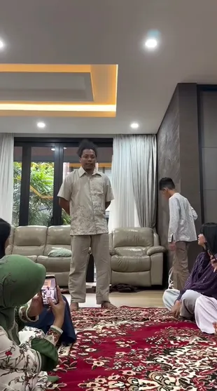 7 Potret Rumah Arie Kriting dan Indah Permatasari, Jadi Tempat Buka Bersama Para Komika