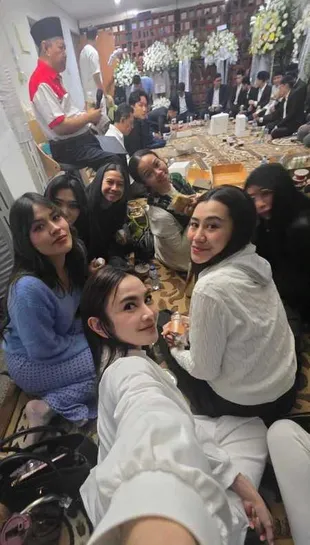 7 Potret Seleb yang Hadir di Tahlilan Vidi Aldiano, Terlihat Sudah Ikhlas