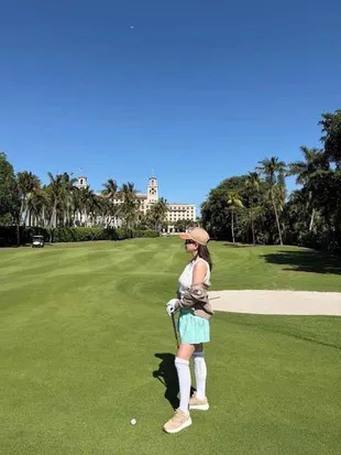 7 Potret Shandy Aulia Liburan dan Main Golf di Florida, Tampil Sporty dan Stylish