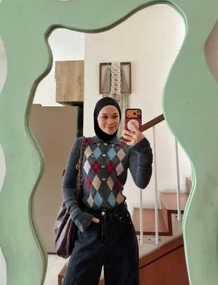 7 Potret Tantri Namirah dengan Outfit Warna-Warni, Tampil Beda Namun Penuh Percaya Diri 