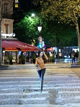 7 Potret Terbaru Angel Karamoy Liburan di Paris, Tampil Cantik dengan Outfit Earth Tone