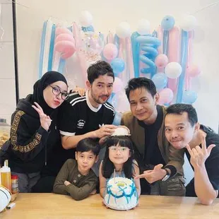 7 Potret Ulang Tahun Aleia Putri Aryani Fitriana, Dapat Kue Tart Persib