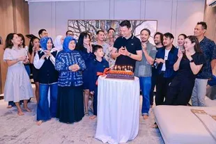 7 Potret Ulang Tahun Christian Sugiono, Dapat Kejutan Meriah dari Titi Kamal