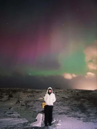 7 Potret Wendy Walters Lihat Aurora di Iceland, Sebut Bucket List-nya Terpenuhi