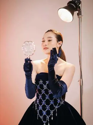 7 Potret Yeni Inka Tampil Bak Bintang Hollywood, Cantiknya Nyata Bukan Editan 