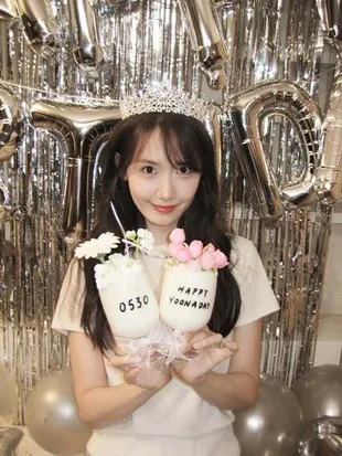 7 Potret Cantik Yoona SNSD Ulang Tahun, Visualnya Awet Muda di Usia 36