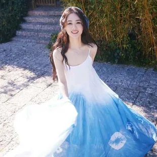 7 Potret Zhao Liying dengan Berbagai Outfit, Auranya Memesona - Selalu Bikin Publik Terpikat