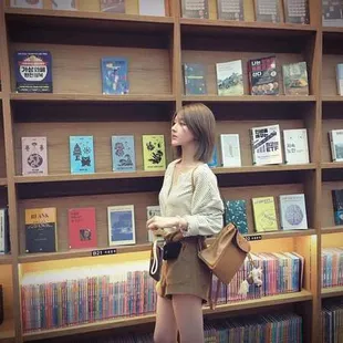 7 Potret Zhao Lusi dengan Berbagai Gaya Outfit, Visual Cantiknya Terpancar - Memesona