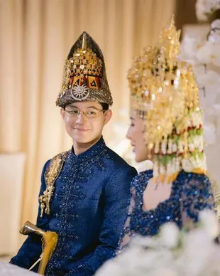 8 Potret Akad Nikah Elegan Teuku Rassya dan Cleantha Islan Usung Adat Aceh