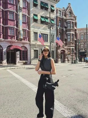 9 Potret Anya Geraldine di Orlando Bareng Pacar, Nonton Basket - Taman Hiburan