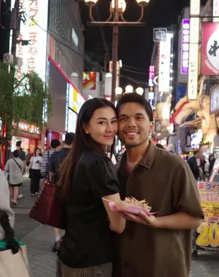 Aaliyah Massaid Kunjungi The Wizarding World of Harry Potter di Jepang, Asyik Cicipi Butterbeer 