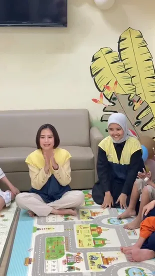 Aksi Sosial Prilly Latuconsina di Yayasan Kanker Anak Indonesia, Bermain dan Berbagi Semangat