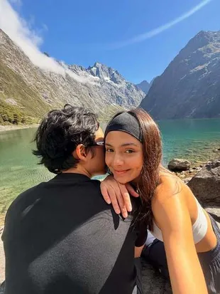 Amanda Rawles Hiking ke Lake Marian Bersama Suami, Puas Lihat Pemandangan Indah