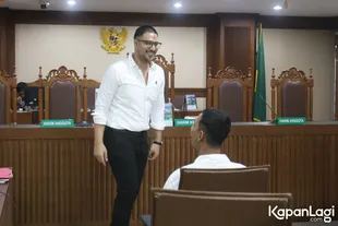 Ammar Zoni Hadiri Sidang di PN Jakpus, Tampil Necis & Bawa Tasbih