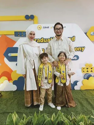 Anak Kembar Syahnaz Sadiqah Lulus TK, Siap Sambut Petualangan Baru di Sekolah Dasar
