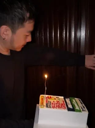 Anggun Ulang Tahun Ke-52, Ngakak Dapat Kue Tar Bentuk Koyo