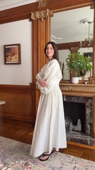Anne Hathaway Hamil Anak Ketiga di Usia 43 Tahun, Umumkan Lewat Video Manis