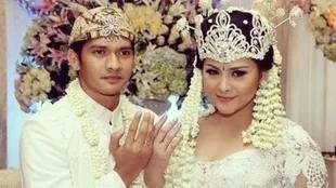 Anniversary ke-14, Audy Unggah Potret Kemesraan Bersama Iko Uwais