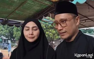 Arie Untung Kenang Perjuangan Ayah, Pernah Dirampok dan Keja di Usia 52 Tahun demi Anak Kuliah