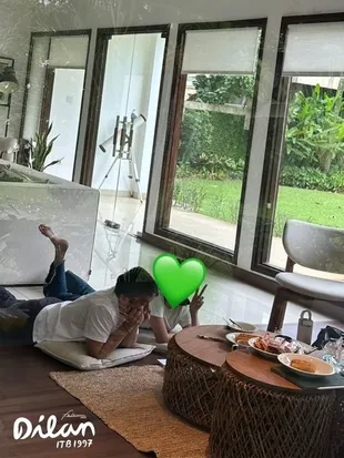 Ariel NOAH Reading Bareng Pemeran Ancika, Netizen Tebak-Tebakan Siapa Sosoknya