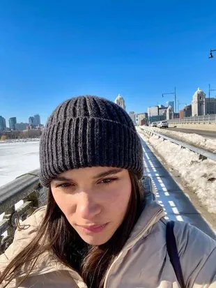 Aurora Ribero Liburan ke Amerika, Asyik Selfie di Tengah Dinginnya Salju