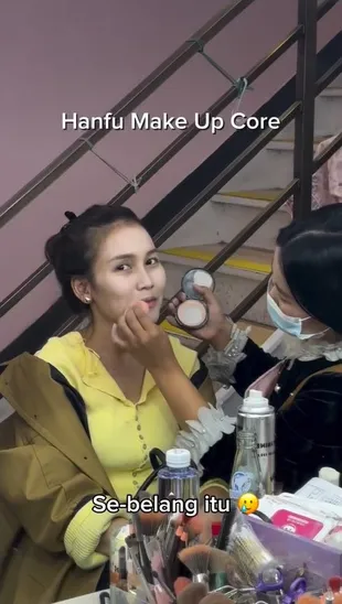 Potret Ayu Ting Ting dan Hesti Purwadinata Coba Makeup Hanfu, Berakhir Kocak